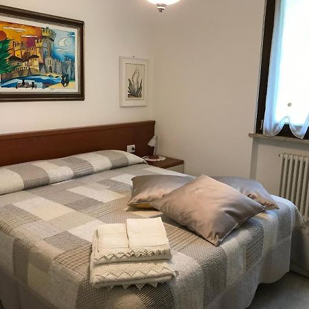 Casa Mary Due - Trilocale Con Giardino Privato A Due Passi Dal Lago Sirmione Exterior photo