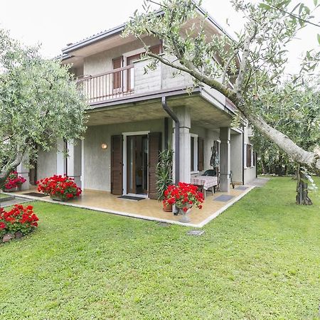 Casa Mary Due - Trilocale Con Giardino Privato A Due Passi Dal Lago Sirmione Exterior photo