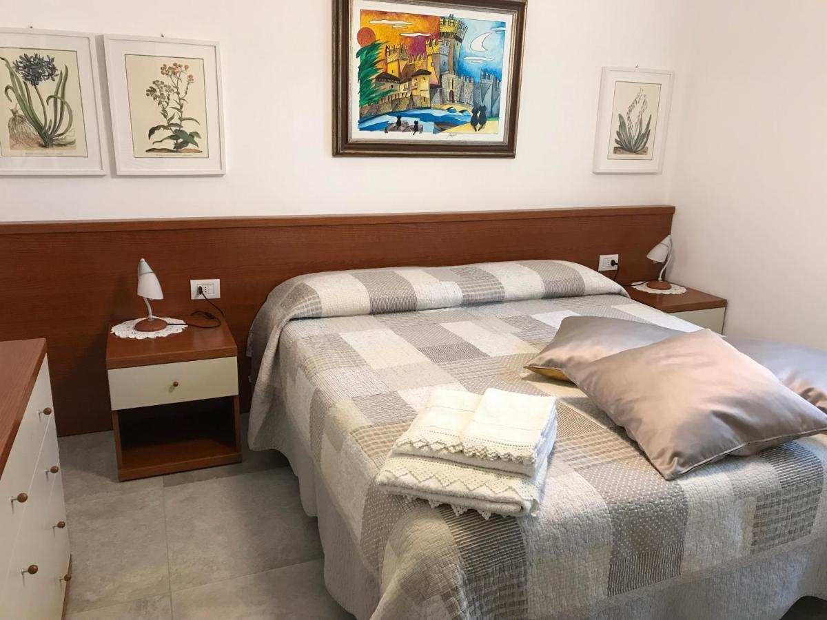 Casa Mary Due - Trilocale Con Giardino Privato A Due Passi Dal Lago Sirmione Exterior photo