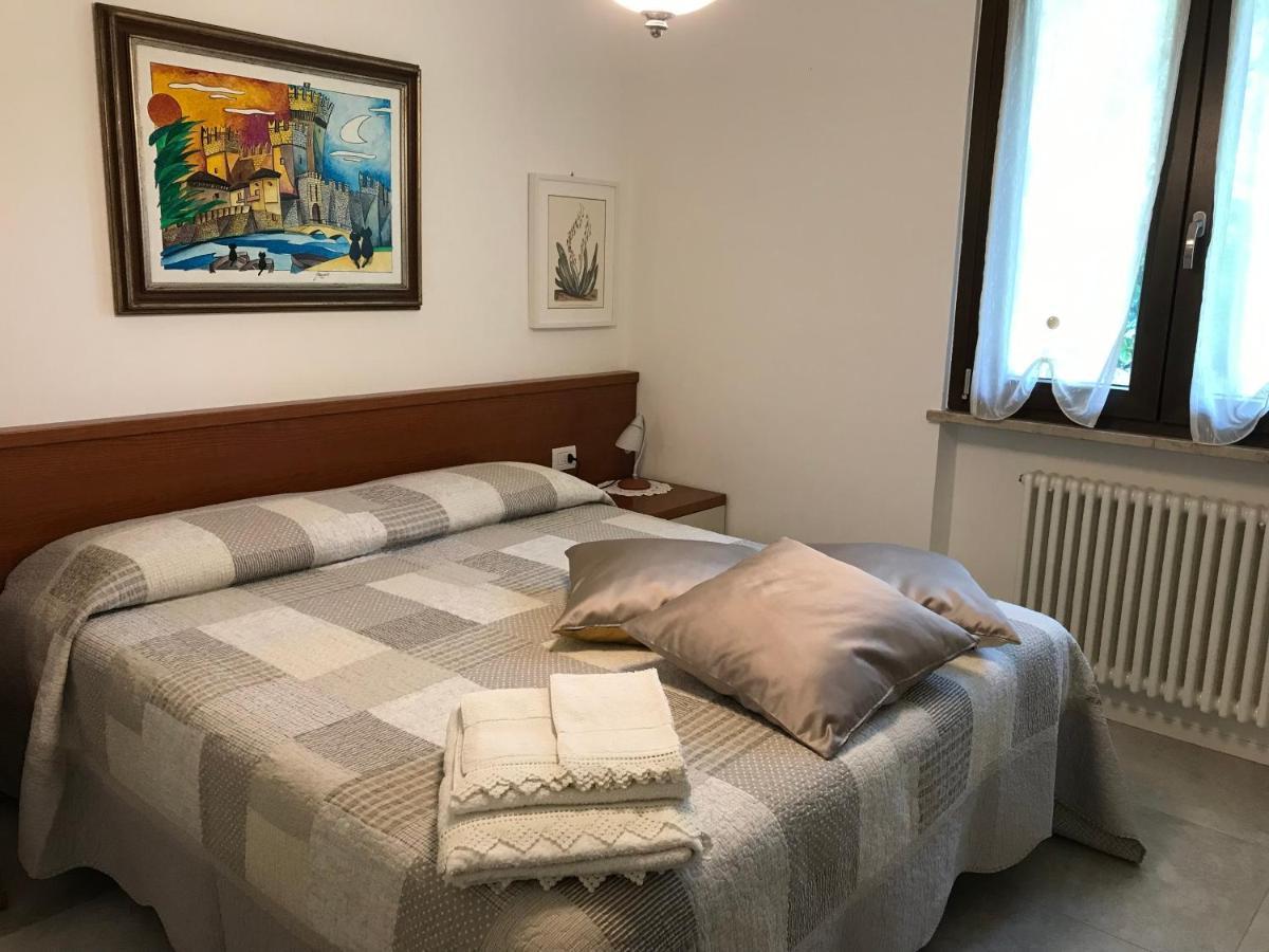 Casa Mary Due - Trilocale Con Giardino Privato A Due Passi Dal Lago Sirmione Exterior photo