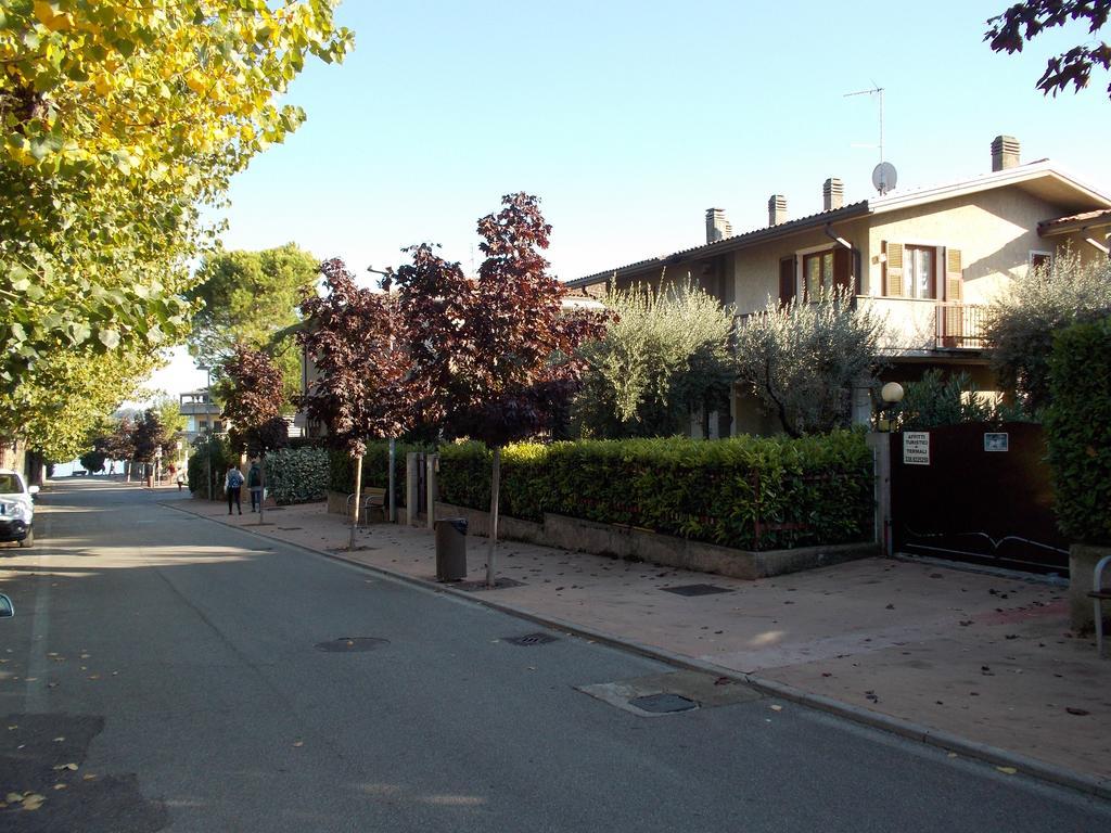 Casa Mary Due - Trilocale Con Giardino Privato A Due Passi Dal Lago Sirmione Exterior photo