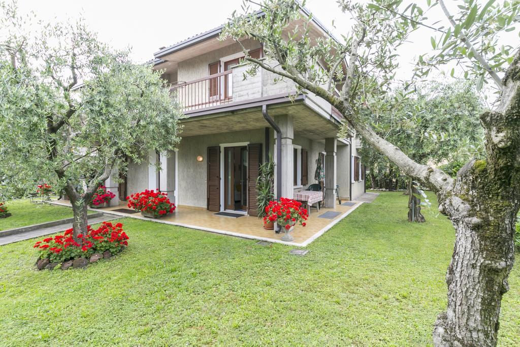 Casa Mary Due - Trilocale Con Giardino Privato A Due Passi Dal Lago Sirmione Exterior photo