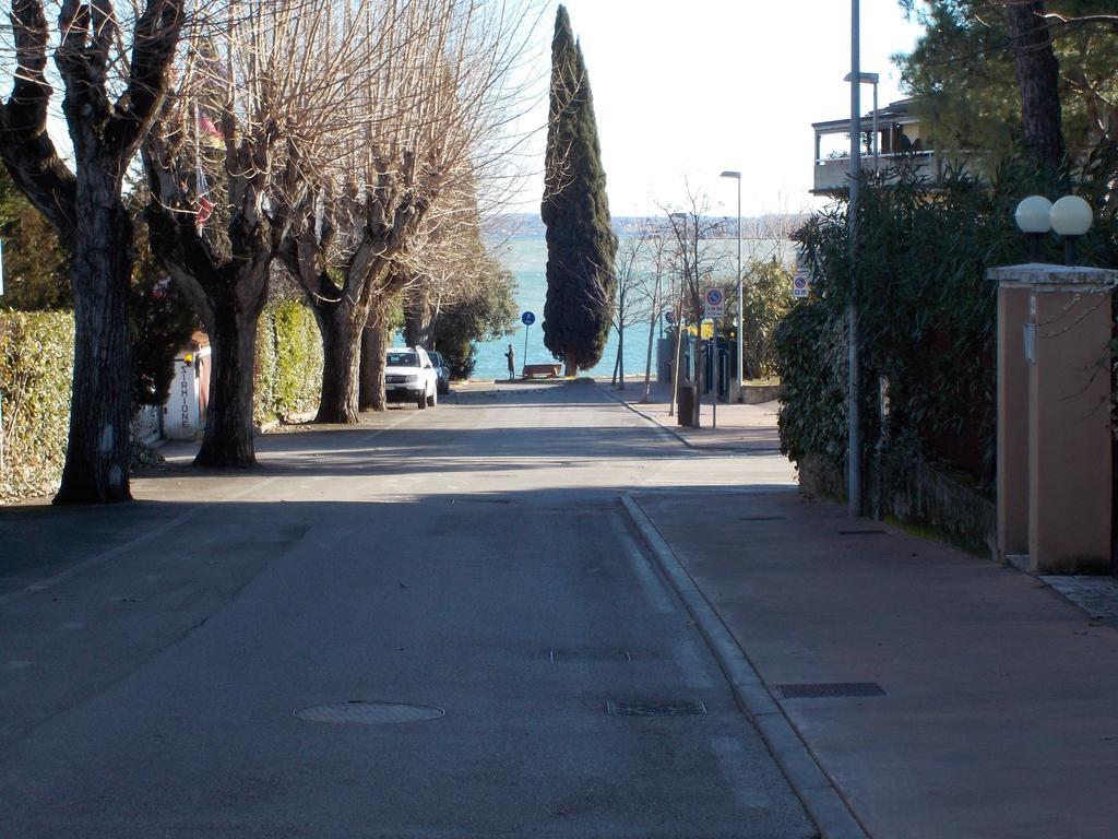 Casa Mary Due - Trilocale Con Giardino Privato A Due Passi Dal Lago Sirmione Exterior photo