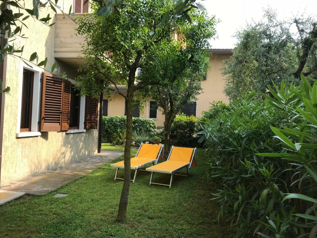 Casa Mary Due - Trilocale Con Giardino Privato A Due Passi Dal Lago Sirmione Exterior photo