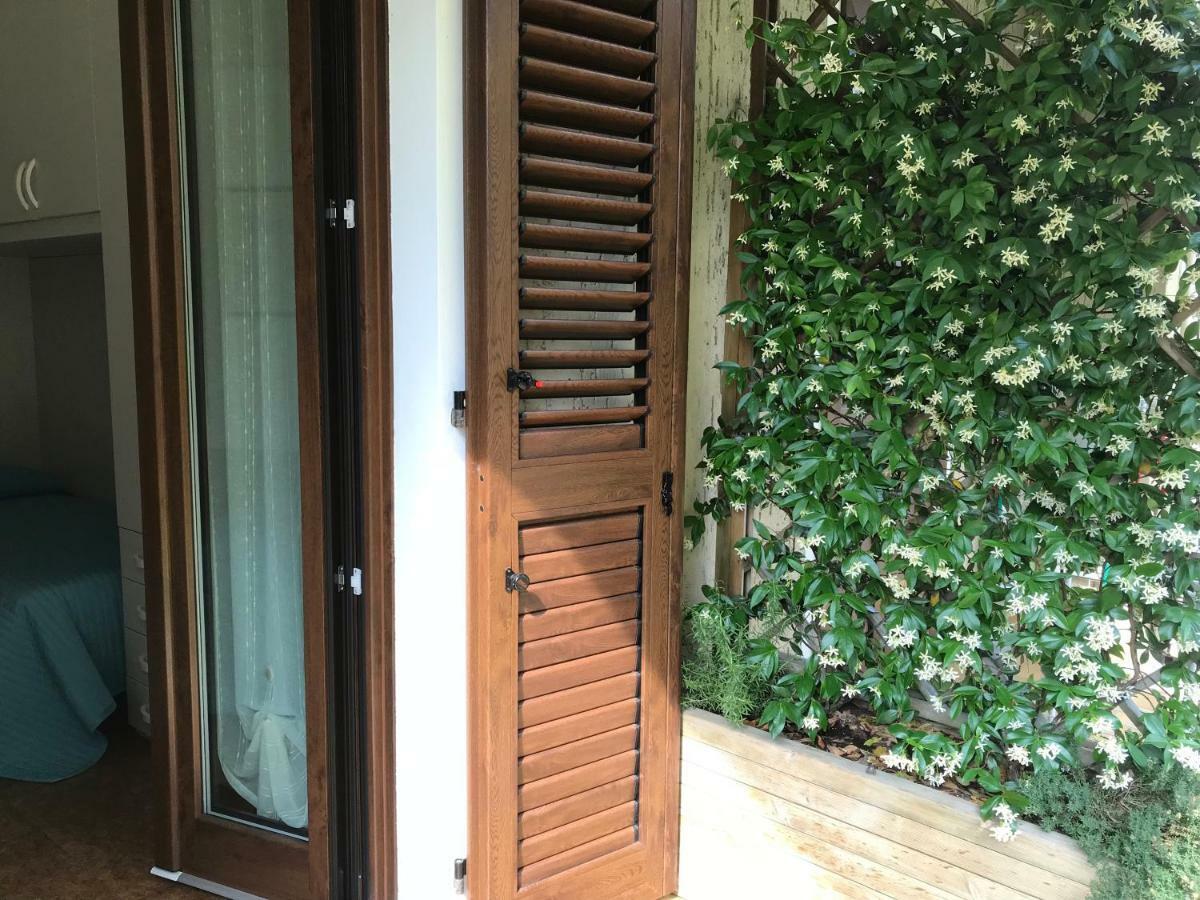 Casa Mary Due - Trilocale Con Giardino Privato A Due Passi Dal Lago Sirmione Exterior photo