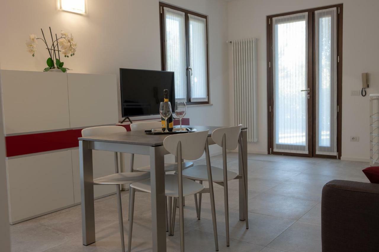 Casa Mary Due - Trilocale Con Giardino Privato A Due Passi Dal Lago Sirmione Exterior photo