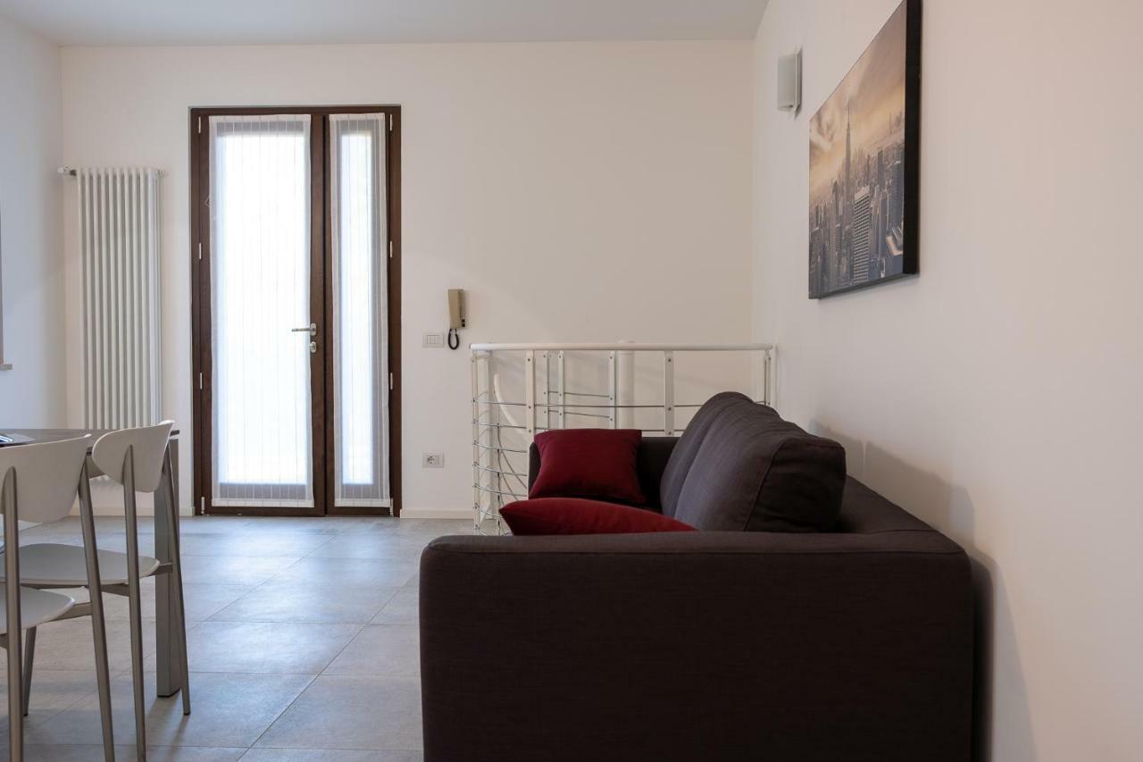 Casa Mary Due - Trilocale Con Giardino Privato A Due Passi Dal Lago Sirmione Exterior photo